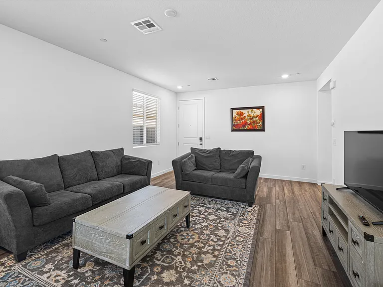 9446 Sequoia Ridge Ave — Photo 5