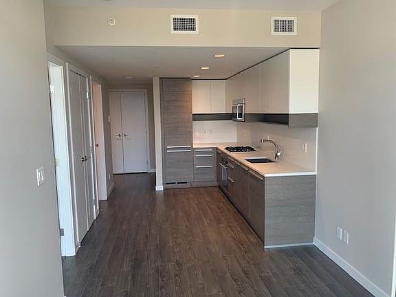 4th image of 4485 Skyline Dr #1805