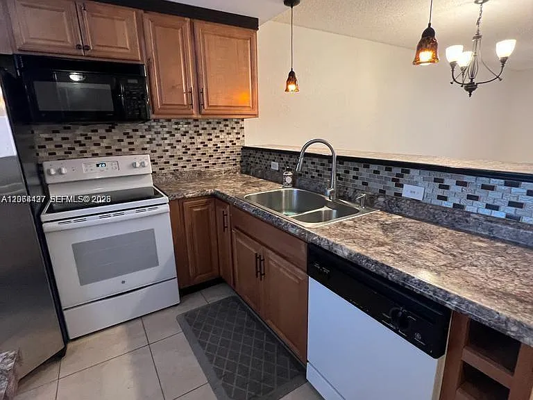 7305 NW 4th Pl #108 — Photo 5