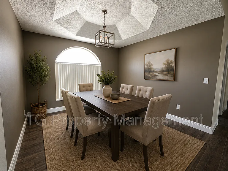 20 Clarendon Ct N — Photo 9