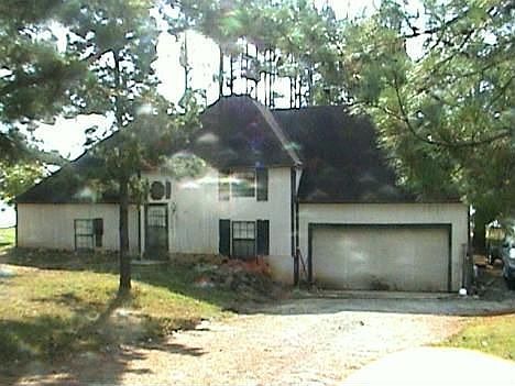 1st image of 907 Edgewater Dr
