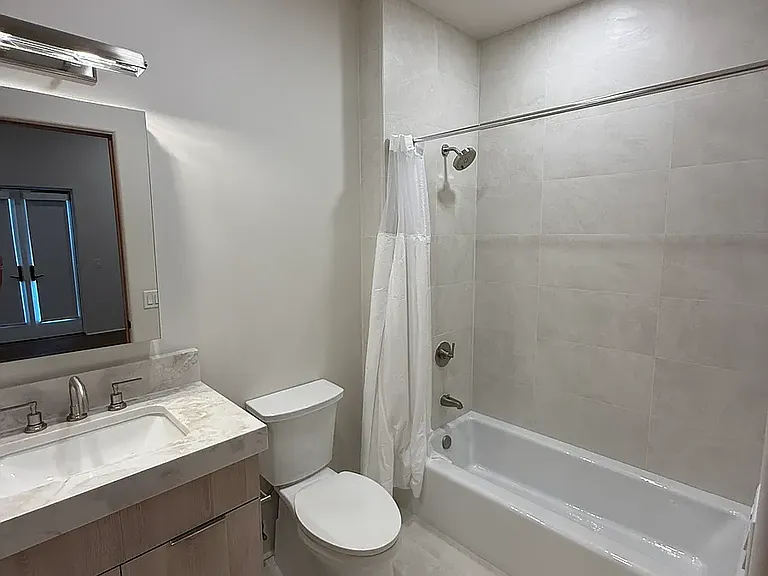 301 W Comstock Ave #4 — Photo 15