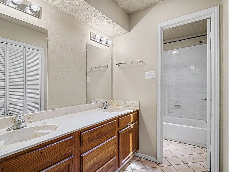 2608 Green Ridge St — Photo 16