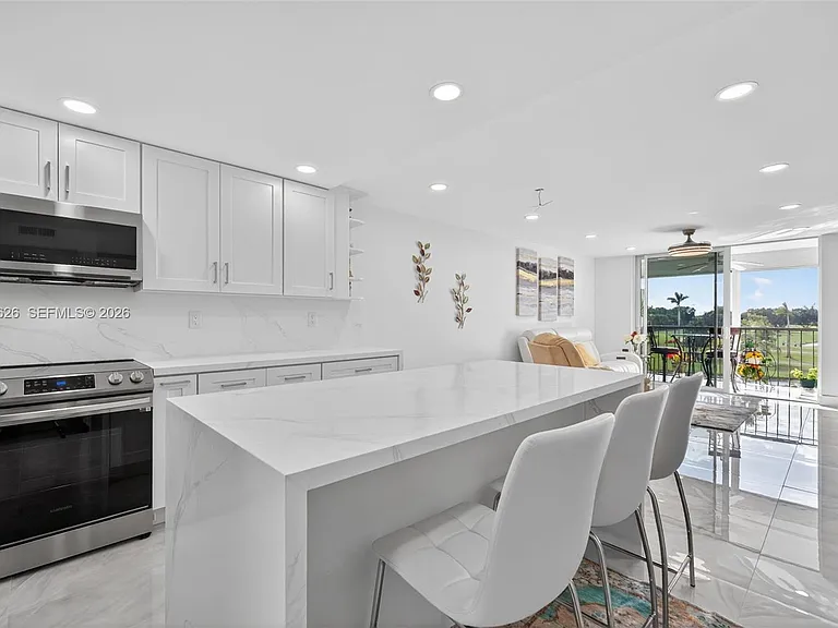 8900 Washington Blvd #410 — Photo 1