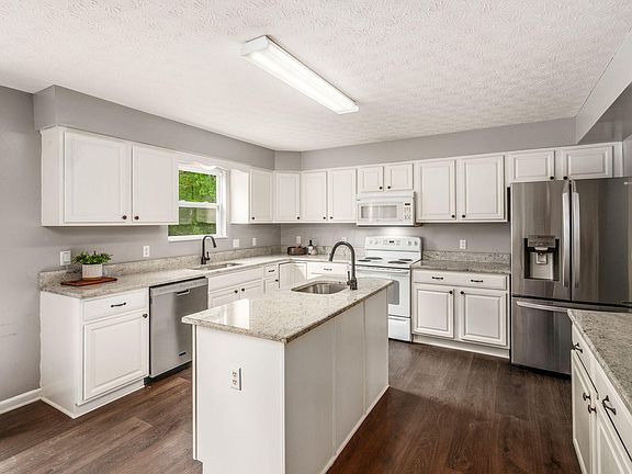 5th image of 122 Deer Path Ct N