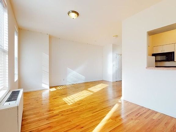 2nd image of 342 W 47th St APT 2R