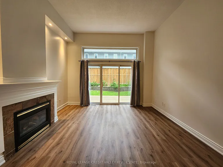800 Dundas St W #39 — Photo 2