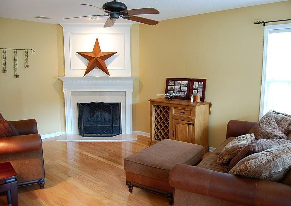 Beautiful Living room with Hardwood Floors and wood-burning fireplace