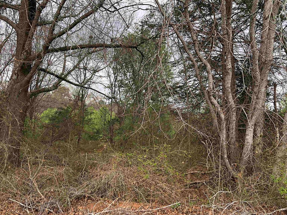 2nd image of 160 Twin Creek Rd