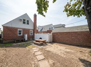 6953 183rd St, Flushing, NY 11365