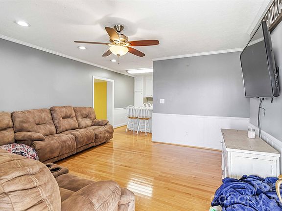 3rd image of 426 Union Baptist Church Rd