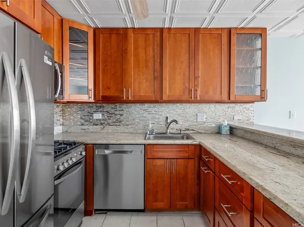 2452 Tusitala St APT 904, Honolulu, HI 96815