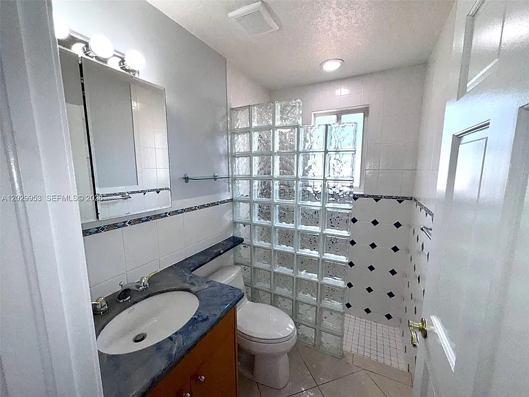 1419 Garfield St #2 — Photo 32