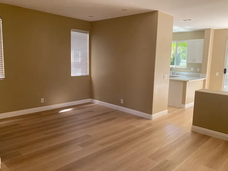 162 Las Flores — Photo 3