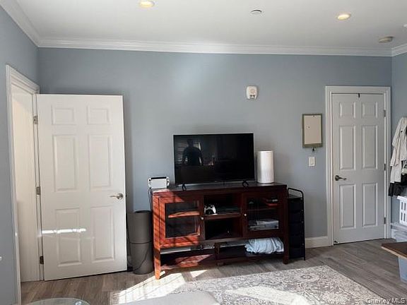 4th image of 55 Green St #A