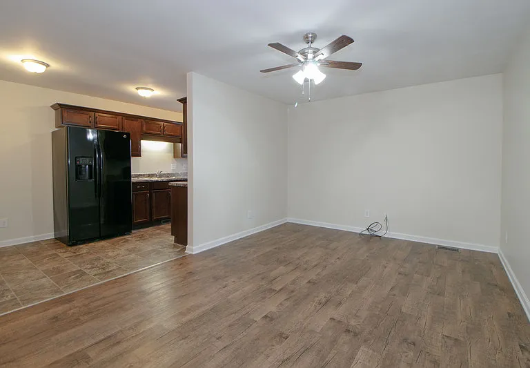 505 E Havendale Ct — Photo 2