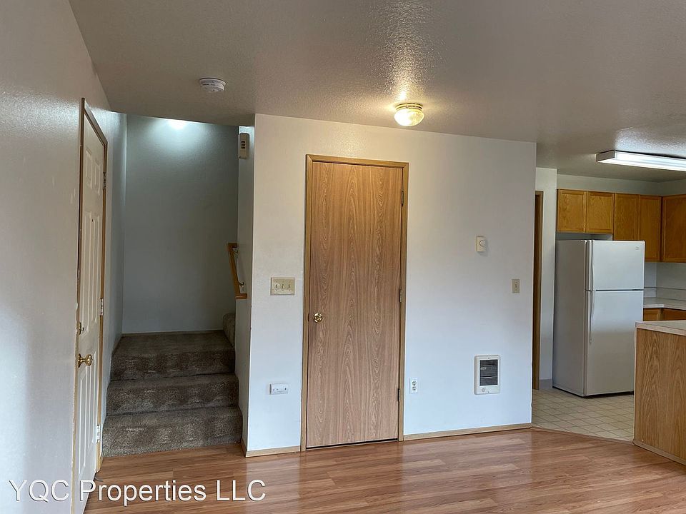 1st image of 912 SE 153rd Ave APT B
