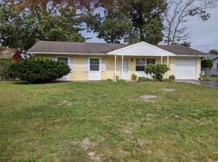 110 Lawrence Dr, Lanoka Harbor, NJ 08734