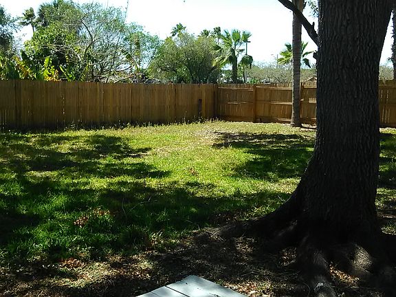 4th image of 11345 Hollyglen Dr