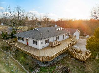 8122 NW Hampton Rd, Kansas City, MO 64152