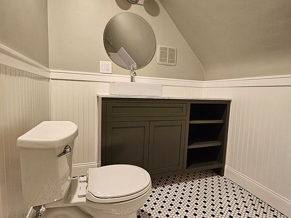 3rd image of 839-841 Brewster St #3