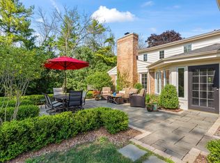 11327 N Lakeview Pl, Mequon, WI 53092