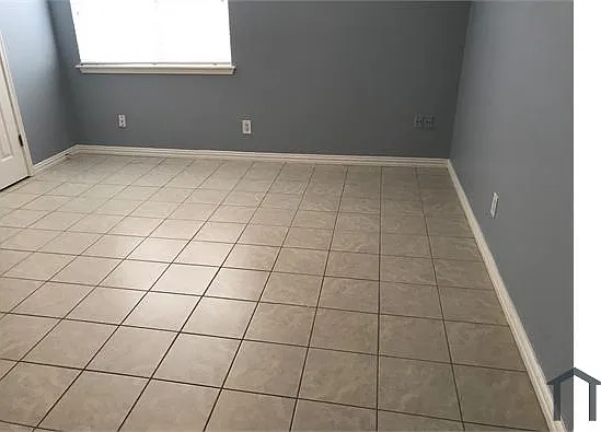 18002 Hollywell Dr — Photo 7