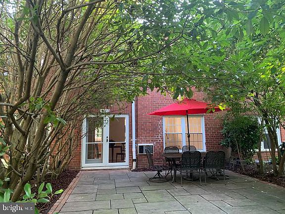 5th image of 3104 Martha Custis Dr