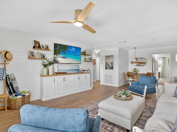 2960 59th St S APT 310, Gulfport, FL 33707