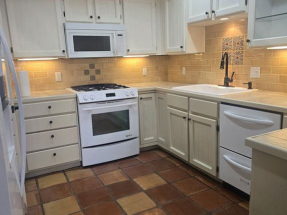 5th image of 759 W Manhattan Ave APT 4