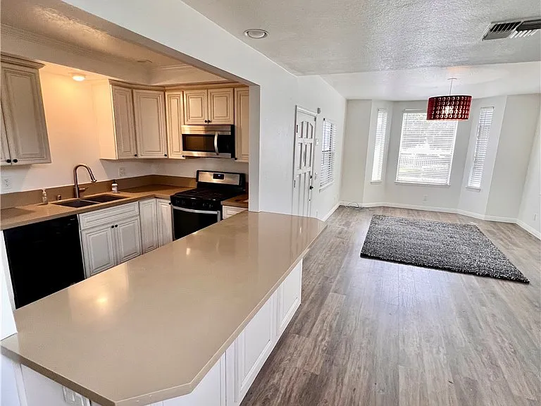 129 W Palmyra Ave — Photo 10