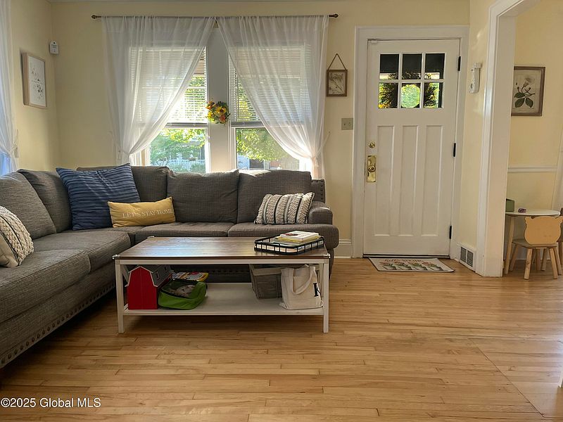 4th image of 1137 Sumner Avenue