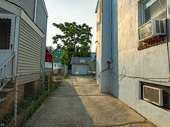 3rd image of 436-438 N 13th St