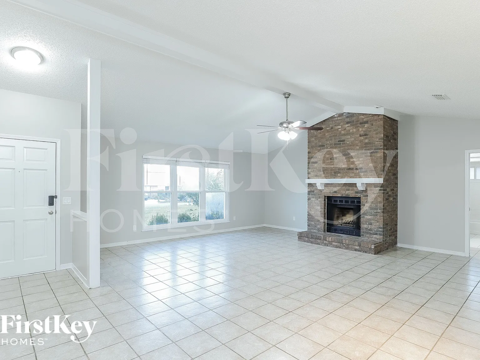 3 bed, 2.0 bath, 1848 sqft, $2,350 — Photo 2
