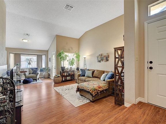 3rd image of 7305 Simsbury Cir