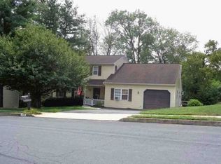 2520 Valley Dr, Lancaster, PA 17603