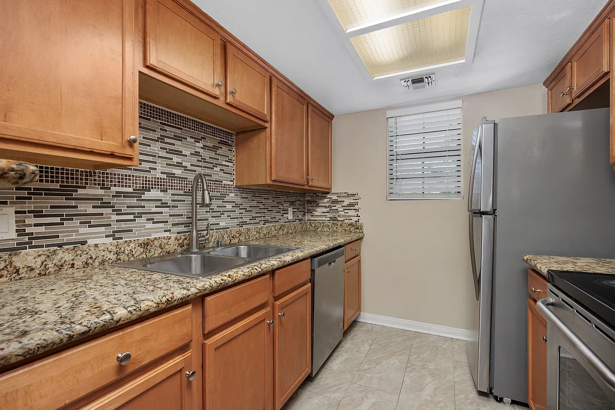 2 bed, 1036 sqft, $3,098 — Photo 3