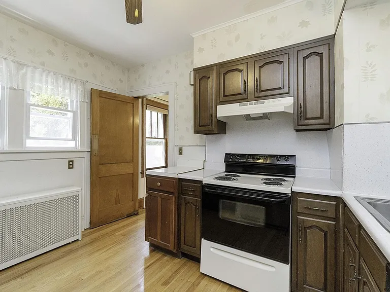 110 Hollywood Ave #1 — Photo 29
