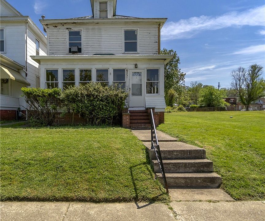 1st image of 2331 9th Ave