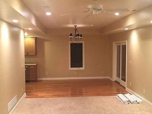 Living w recessed lighting