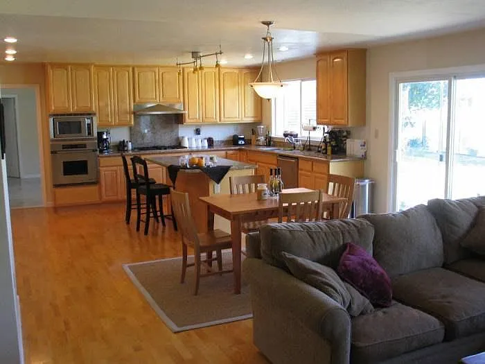 2491 Southview Dr — Photo 2