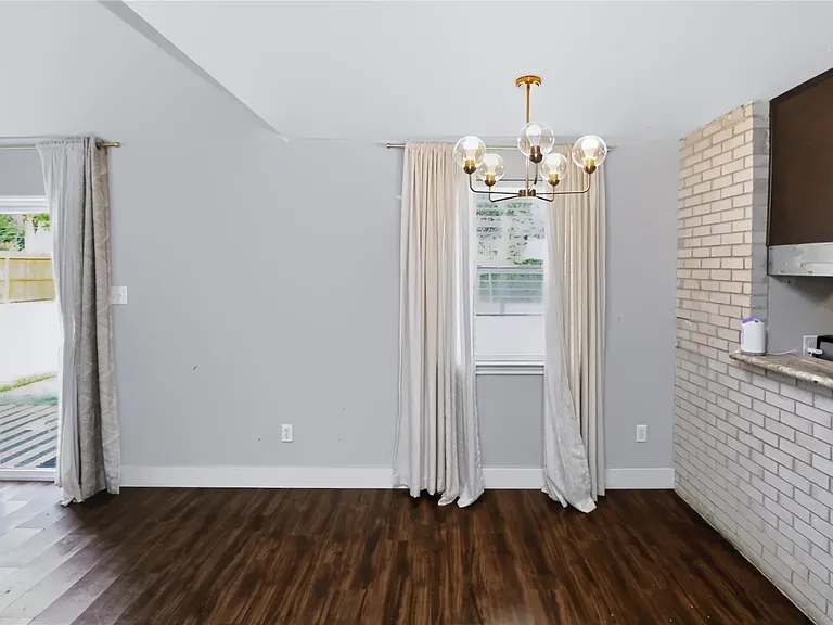 11930 Ashcroft Dr — Photo 6