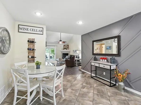 856 S Juniper Ter, Gardner, KS 66030