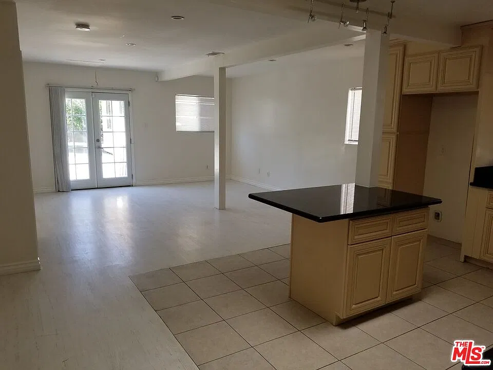 3 bed, 2.0 bath, 1310 sqft, $4,395 — Photo 3
