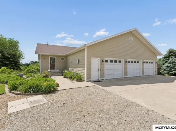 4055A 235th St, Clear Lake, IA 50428