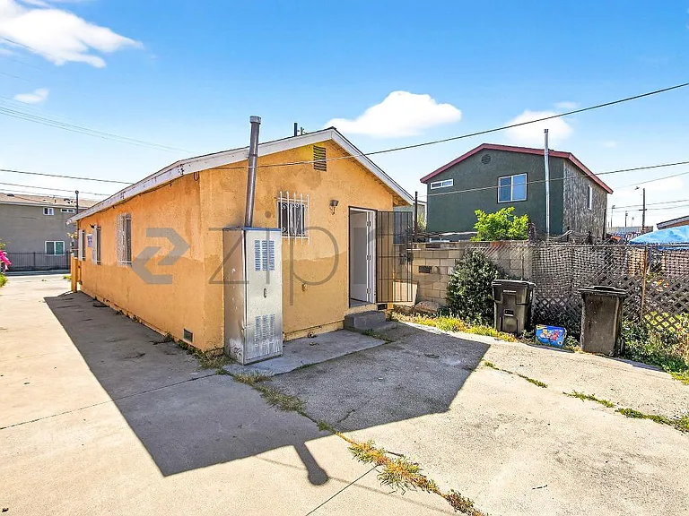 1737 E 108th St #1 — Photo 15