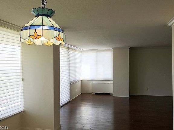 3rd image of 1 Claridge Dr APT 817
