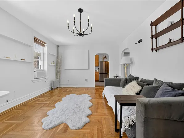 811 Walton Avenue image 9 of 17