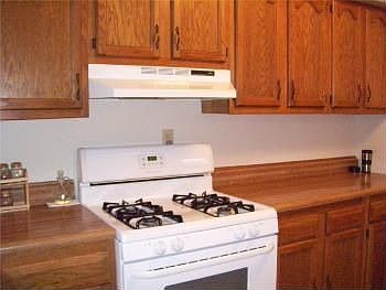 4th image of 2300 Foxhall Dr