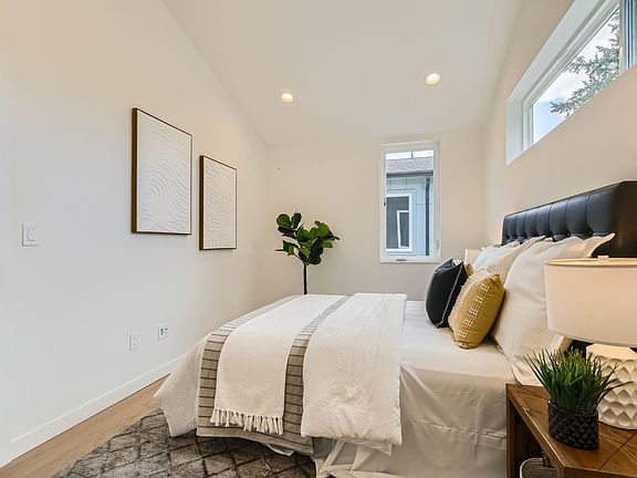 4th image of 7723 45th Ave NE #B